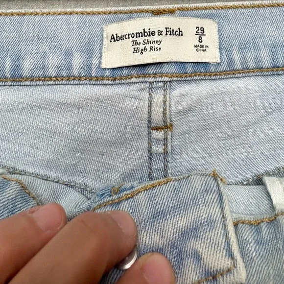 Abercrombie & Fitch The Skinny High-Rise Jeans | Size 29 / 8 | Light Wash - Picture 4 of 9